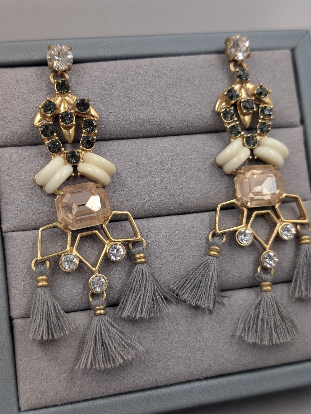 Stella & Dot Nila Chandelier Earrings Gray Tassel Crystal | M260